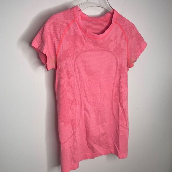 Lululemon Run Swiftly Tech Short Sleeve Pink Lace Floral Crew Neck Size 6 RARE! - Picture 2 of 6